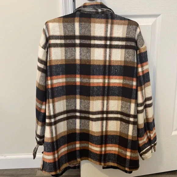 Shacket - Picture 2 of 2